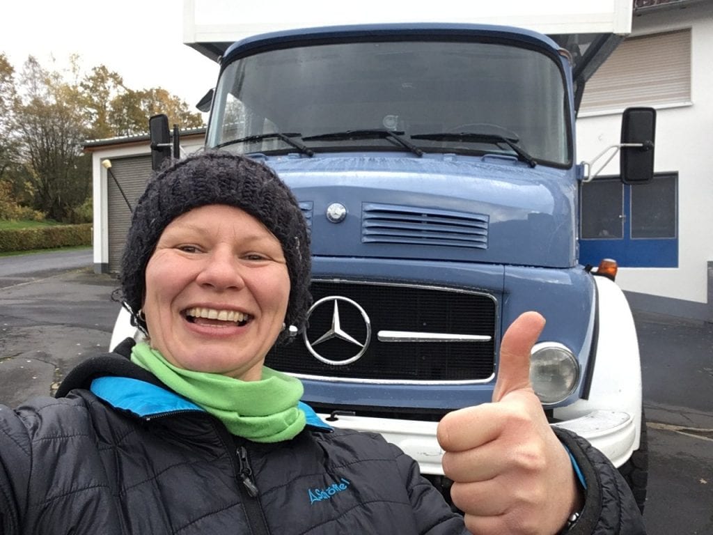 Elfi vor dem Blauen Klaus