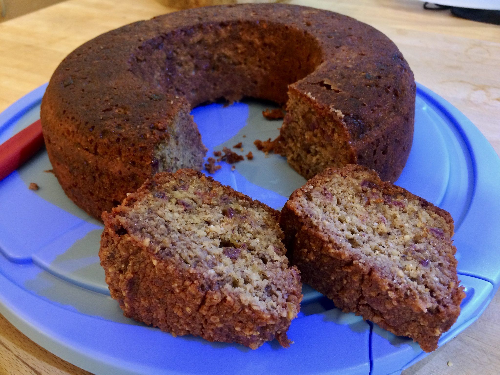 Dattel-Nuss-Kuchen im Omnia Backofen gegrillt
