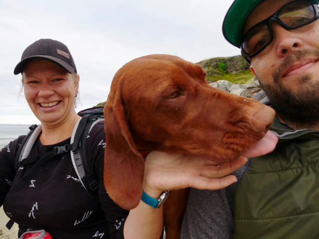 Wir machen Pause bei der Wanderung auf dem Kyststien in Norwegen